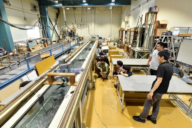 波力エネルギー利用の水理模型実験